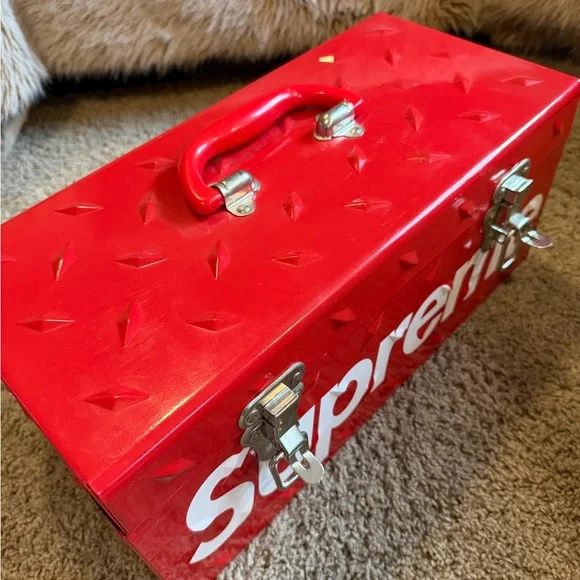 Supreme Diamond Plate Toolbox - Picture 4 of 5